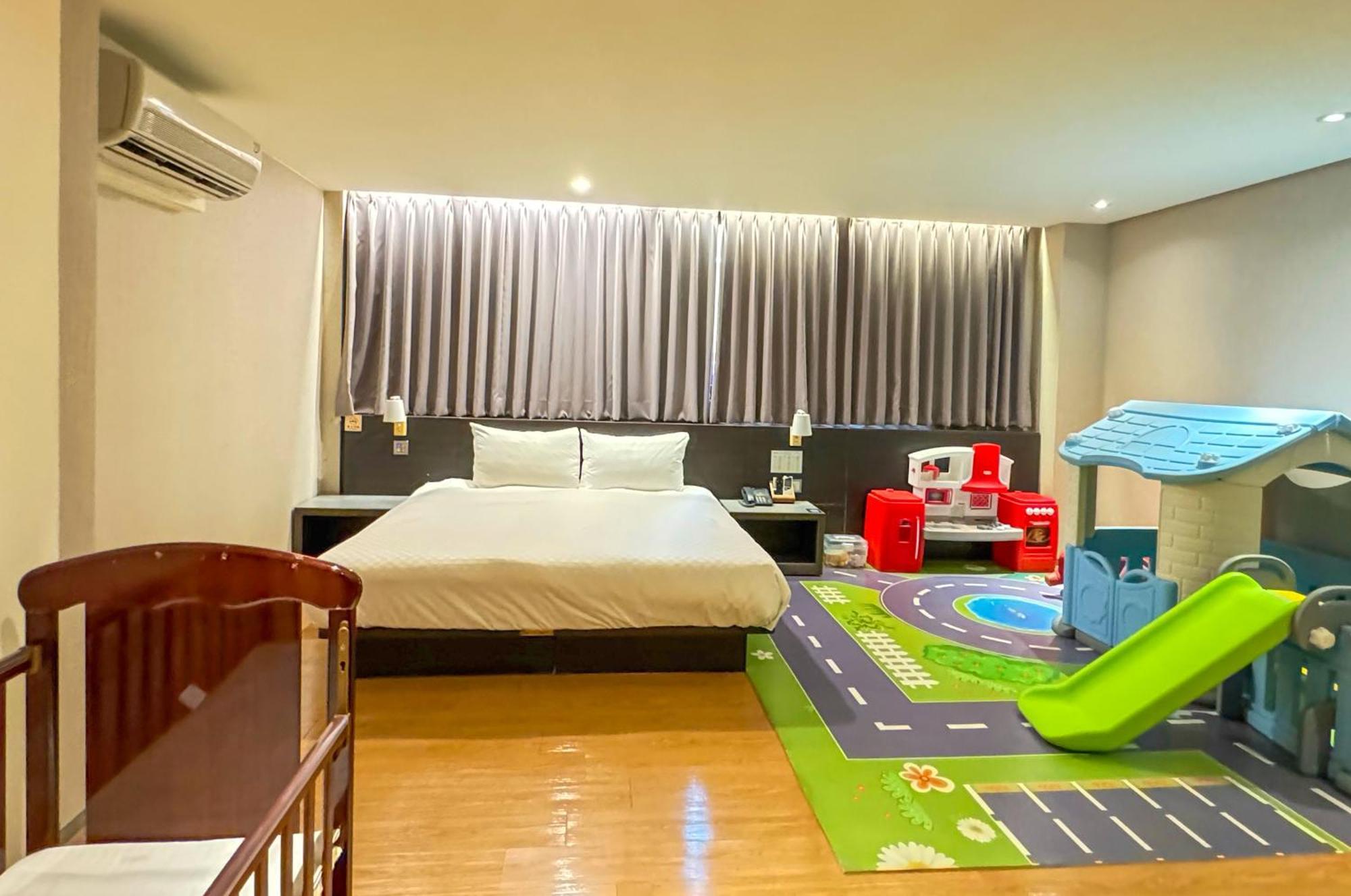 Smile 73 Hotel Taizhong Zewnętrze zdjęcie
