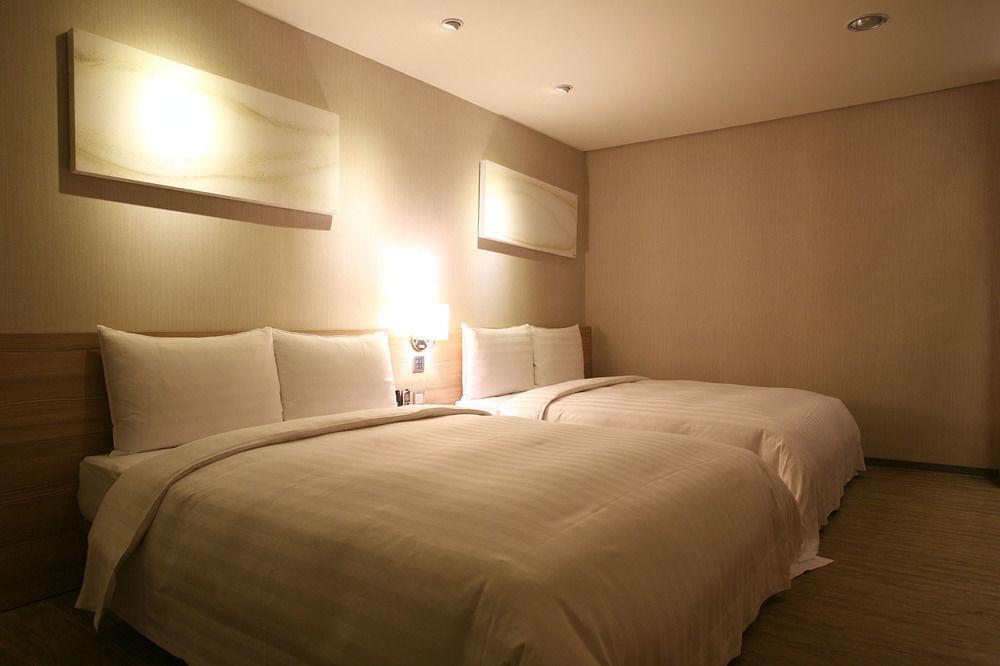 Smile 73 Hotel Taizhong Zewnętrze zdjęcie