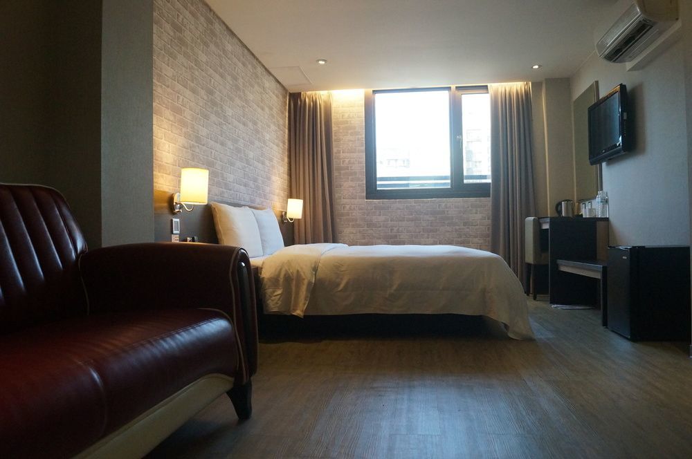 Smile 73 Hotel Taizhong Zewnętrze zdjęcie