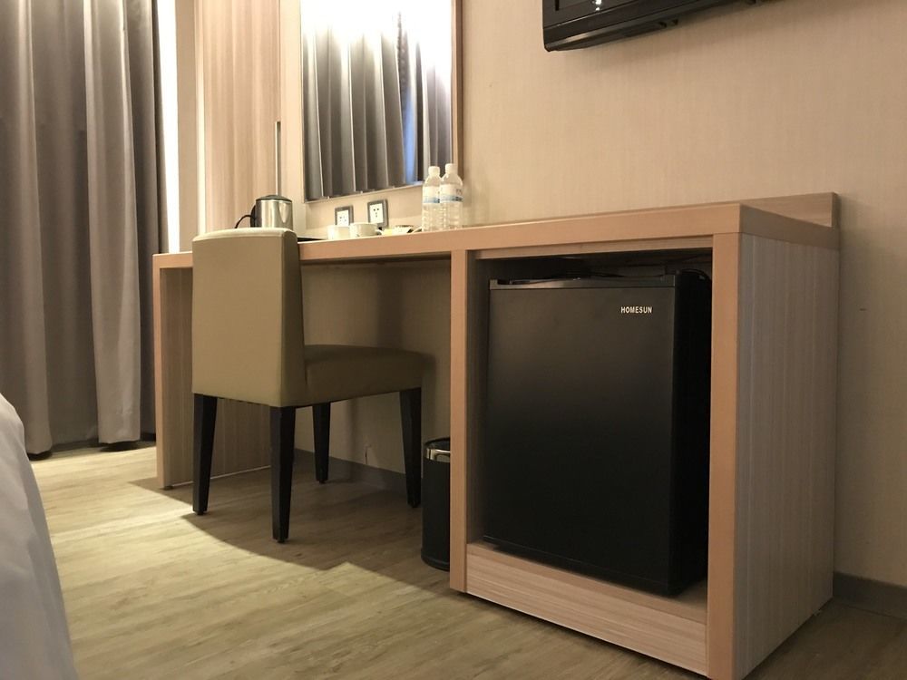 Smile 73 Hotel Taizhong Zewnętrze zdjęcie