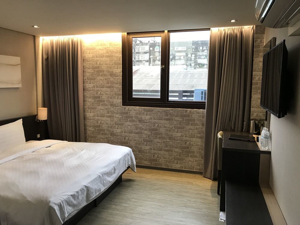 Smile 73 Hotel Taizhong Zewnętrze zdjęcie